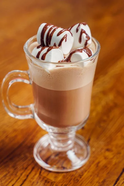 Hot chocolate with marshmallows — Stock Photo, Image