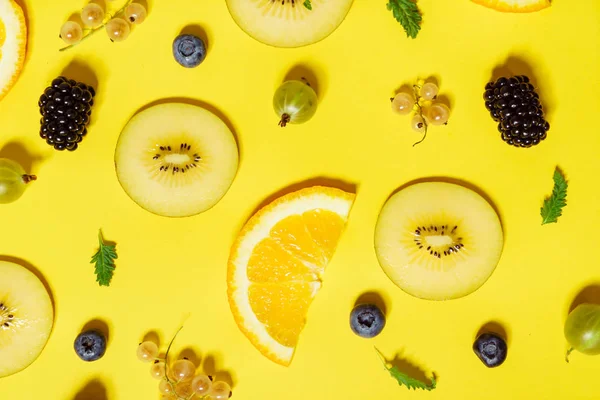 Fondo de frutas en rodajas — Foto de Stock