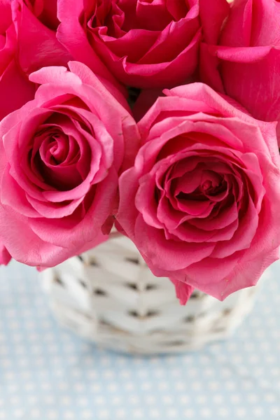 Ροζ τριαντάφυλλα στο βάζο — Φωτογραφία Αρχείου