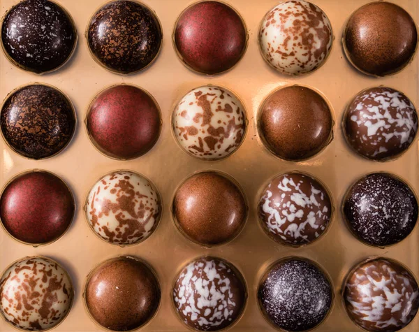 Diferentes trufas de chocolate — Fotografia de Stock