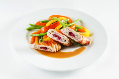 Sebzeli tavuk dolması.