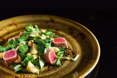 ton balığı ile lezzetli salata