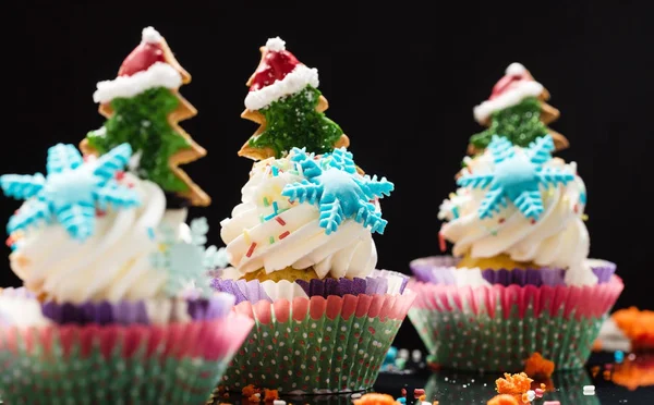 Díszített karácsonyi cupcakes — Stock Fotó