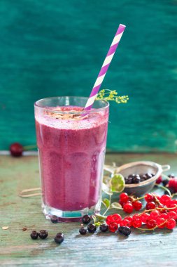 Organik smoothie çilek ile 