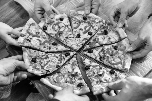 Gustosa pizza fatta in casa — Foto Stock