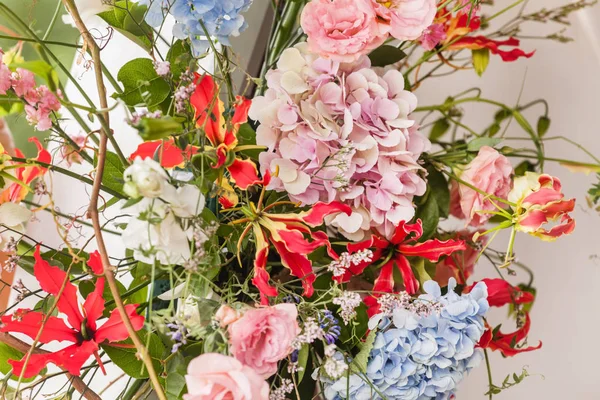 Bonita composición de flores — Foto de Stock