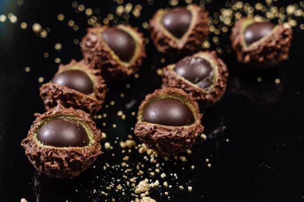 Вкусные шоколадные каштаны — стоковое фото