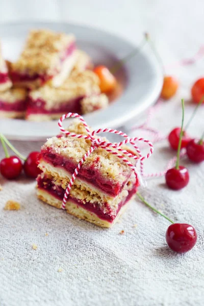 kiraz kek çilek ile 