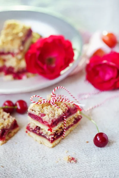 Cherry cake with berries — Stock Photo, Image