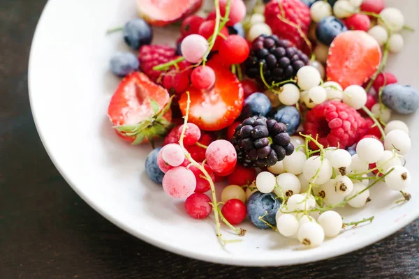 Різні заморожені ягоди — стокове фото