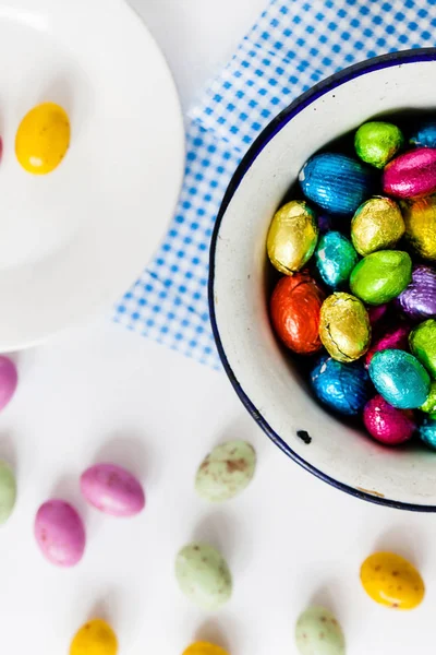 Uova di Pasqua in ciotola — Foto Stock