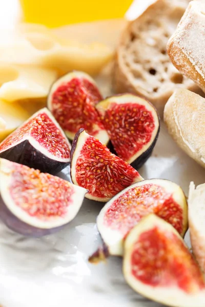 Tasty appetizers with figs — Stock Photo, Image