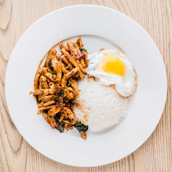 Frango com arroz e ovo — Fotografia de Stock