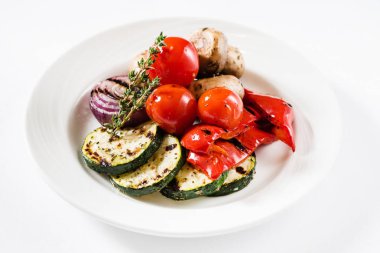 Tabakta ızgara sebze 