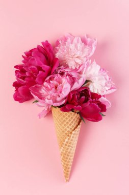 Şakayık çiçekleri gözleme koni