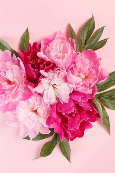 güzel pembe peonies