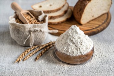 Buğday ve un masada  