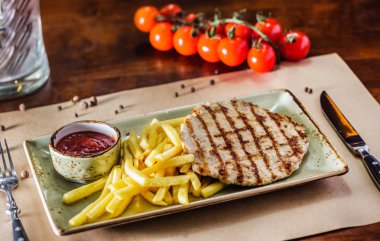 biftek ile kızarmış patates