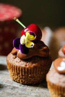 çikolatalı kiraz kek    