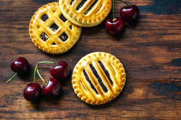 Tartas de cereza con bayas — Foto de Stock