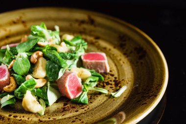 ton balığı ile lezzetli salata