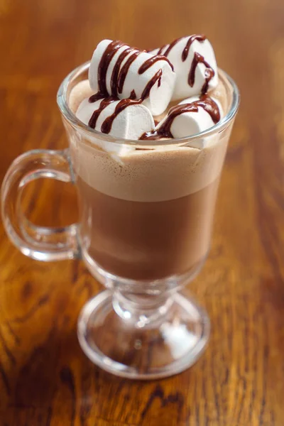 Warme chocolade met marshmallows — Stockfoto