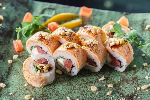 Delicioso sushi de fusão — Fotografia de Stock