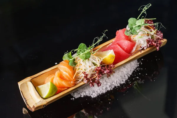 Läckra serveras sashimi — Stockfoto