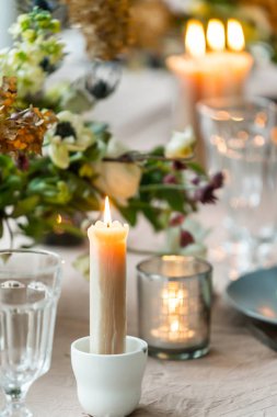 Bir şekilde dekore edilmiş Paskalya tablo  