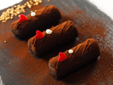 yürekleri çikolatalı hamur işleri