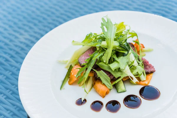 Frischer Gemüsesalat — Stockfoto