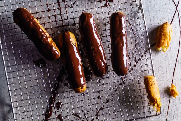 Tasty chocolate eclairs — Stock Photo, Image