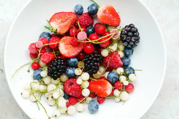 냉동된 딸기의 더미 — 스톡 사진