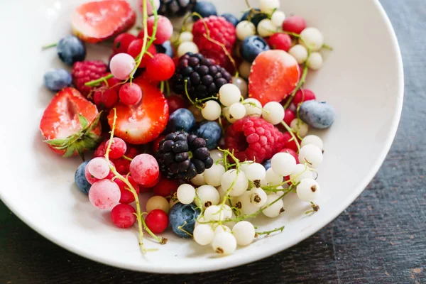 Haufen gefrorener Beeren — Stockfoto