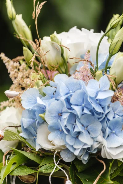 Fresh wedding bouquet — Stock Photo, Image