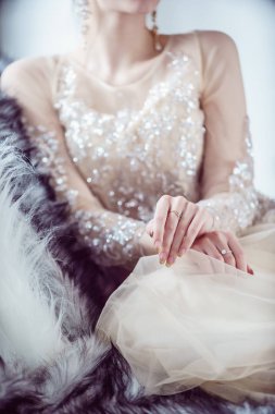 güzel gelin Giydir 