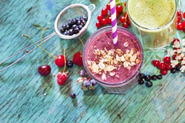 Organik smoothie çilek ile