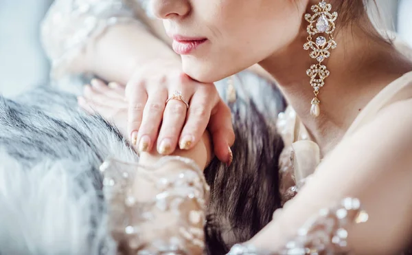 Красивая невеста в платье — стоковое фото