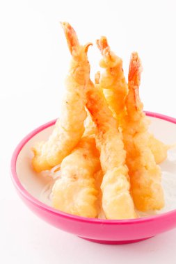 Tempura karides plaka üzerinde 