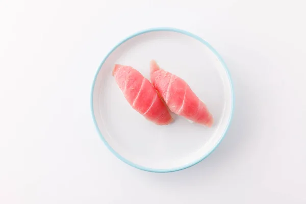 Nigiri tonno sul piatto — Foto Stock