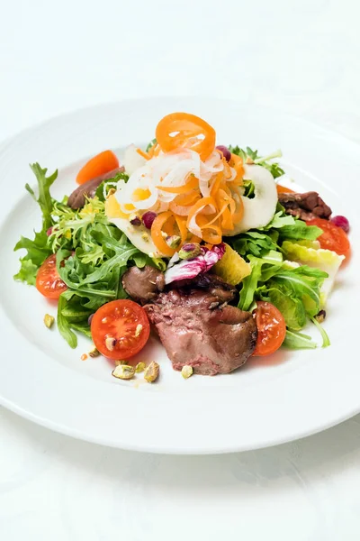 Delicious salad with meat — Stock Photo, Image