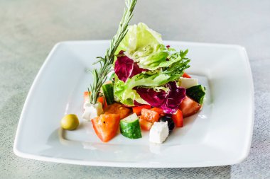 geleneksel Yunan salatası