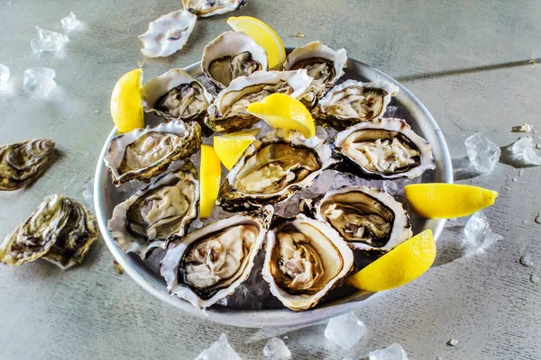 Deliciosas ostras abiertas — Foto de Stock