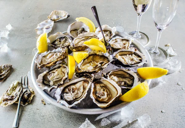 Ostras abertas deliciosas — Fotografia de Stock