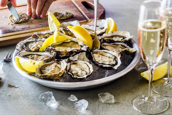 Deliciosas ostras abiertas —  Fotos de Stock