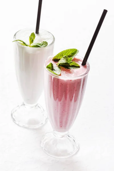 Melk cocktails in glazen — Stockfoto