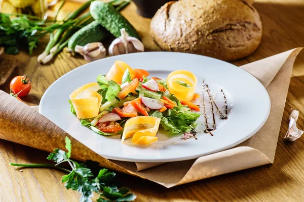 Ensalada de verduras frescas — Foto de Stock