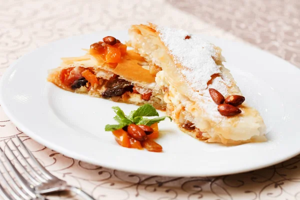 Tasty strudel with cottage cheese — Stock Photo, Image