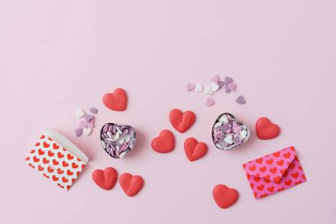 Sevgililer günü kartı şablonu ile şeker Kalpler