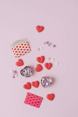 Sevgililer günü kartı şablonu ile şeker Kalpler